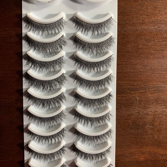 False lashes - Picture 5 of 10